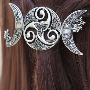 Celtic Triquetra Ornamental Hair Barrett